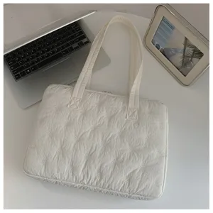 Sac cabas matelassé blanc avec broderie de nœuds mignons, sacoche d'ordinateur élégante au quotidien.