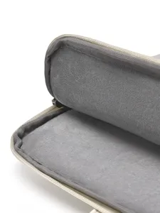 Custodia per laptop con morbido rivestimento interno in peluche e chiusura lampo sicura.