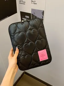 Koreanischer Stil Herz gesteppte Laptoptasche 13 15 Zoll schwarze gepolsterte Laptoptasche