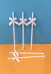 Cannucce di carta con fiocco rosa per decorazione festa compleanno tavolo dolce set