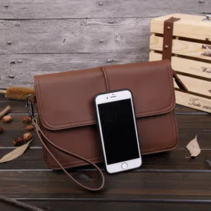 Bolso de mano vintage marrón para hombre con muñequera, diseño de cuero PU para uso diario.