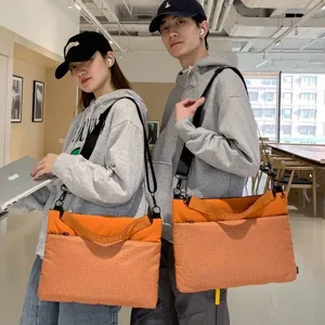 Sac pour ordinateur portable bicolore minimaliste de 14 pouces, grand sac bandoulière de travail.
