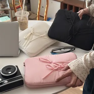 Rosa Schleife 13 Zoll Laptop Tasche Detail, süße ästhetische Tablet Schutzhülle Aufbewahrung.