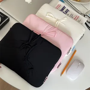 Ästhetische 13-Zoll Laptoptasche mit Schleife, minimalistische Tabletschutzhülle für den Alltag.