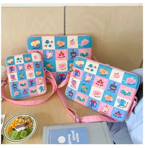 Busta per laptop con stampa cartone animato, custodia tablet rosa blu a quadri carina.