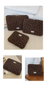 Detailansicht der koreanischen Leo-Laptoptasche, weiche strukturierte Tablet-Schutzhülle.