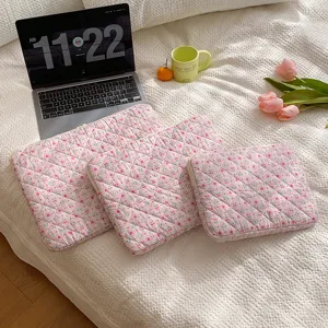 Korean Style Cute Strawberry Pattern Quilted Cotton Padded Laptop Sleeve Tablet Case Soft Protective Bag For Women