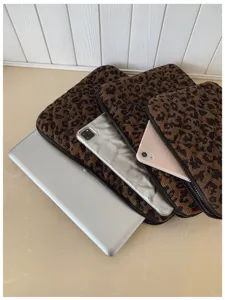 Gesteppte Laptoptasche im Leo-Print koreanischer Stil Tablet-Schutzhülle für 11 13 15 Zoll Geräte.