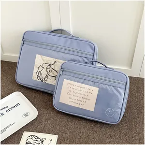 Bolsa de almacenamiento transparente y minimalista para portátil con bolsillo claro y asa.