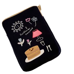 Niedliche bestickte Laptoptasche Tablet Hülle mit süßem Pfannkuchen und Sonnenblumen Design.