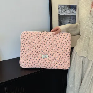 Rosa Gesteppte Blumige Laptop Hülle 13 Zoll Süße Gepolsterte Tablet Aufbewahrung Tasche