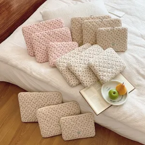 Gesteppte Blumen Laptoptasche Aesthetische Tablet Tasche 11 13 15 Zoll schicke Schutzhuelle