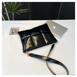 Black quilted padded laptop bag 15.6 inch notebook messenger bag for macbook and ipad.