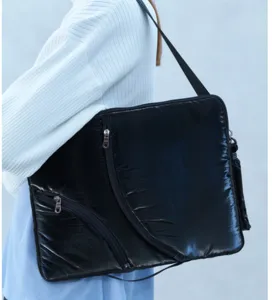 Black Y2K 14-inch laptop shoulder bag for women, minimalist trendy sleek daily design.