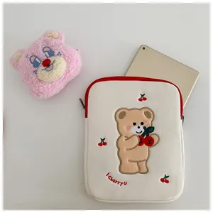 Süsse bestickte Bär Laptop Hülle 13 Zoll ästhetische Computertasche süsse Kirsche Tablet Tasche