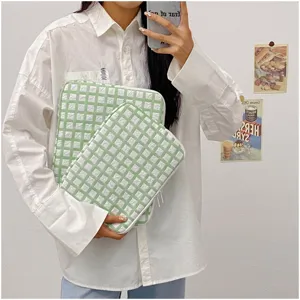 Green checkered quilted laptop sleeve and iPad inner bag, shockproof padded protective case.