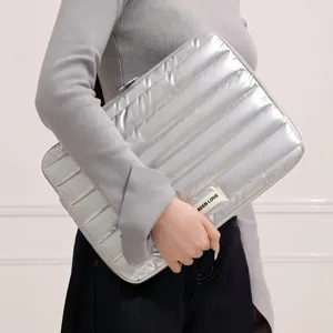 Silberne gesteppte Laptoptasche 14 Zoll leichte gepaetschte Computertasche fuer Damen Alltag