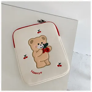 Niedliche bestickte Laptophülle mit Bär und Kirsche Muster, 11/13 Zoll Innentasche.