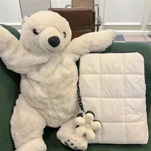 Custodia morbida per laptop in stile coreano ins con peluche di orso polare e ciondolo a fiore.