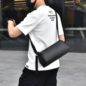 Sac Bandoulière PU pour Homme Multifonctionnel Imperméable Cylindrique Sac à Bandoulière Simple Rue Voyage Sac à Main