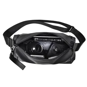 Sac à bandoulière étanche décontracté pour hommes avec grand espace de rangement quotidien.