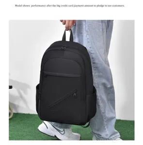 Mochila de negocios minimalista de gran capacidad, tela negra duradera con múltiples bolsillos.
