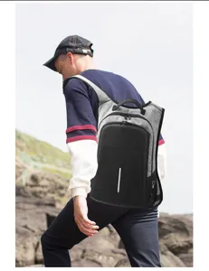 Business anti-theft backpack for men, stylish casual laptop bag with USB charging port.
