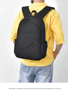 Mochila de viaje negra clásica con compartimentos espaciosos para oficina y desplazamientos.
