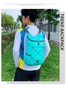 Mochila deportiva al aire libre color sólido gran capacidad plegable detalle modelo