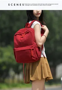 Roter Cord Rucksack für Damen, lässige Schultasche mit großem Volumen für Pendler und Schule.