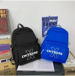 Gedetailleerd overzicht van casual canvas tweekleurige schoolrugzakken met voorvak en rits.