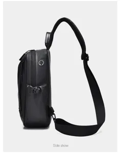 Seitenansicht der schwarzen Nylon-Brusttasche mit verstellbarem Schultergurt und Reißverschluss.