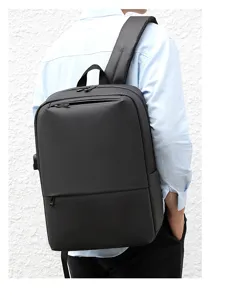 Zaino per laptop da uomo d'affari minimalista per il lavoro quotidiano e i viaggi urbani.