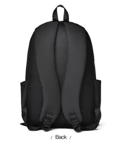 Vista detallada de mochila de negocios negra, correas cómodas y diseño de malla transpirable.