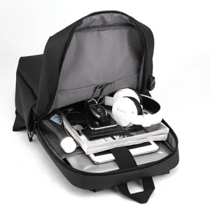 Zaino porta PC casual da uomo per affari con grande capacita e comode tasche multiple.