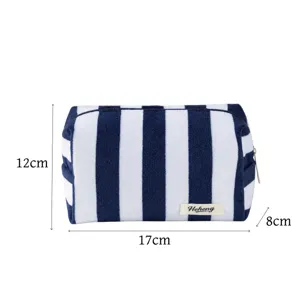 Borsa cosmetica a righe blu e bianche in morbido tessuto spugna con cerniera, formato portatile 17x12x8cm.