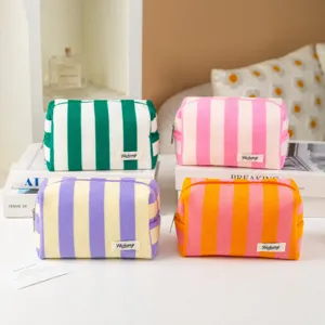 Borsa cosmetica in peluche a righe colorblock marsupio da toeletta da viaggio borsa