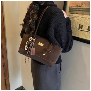 Stylish winter commute shoulder bag, large capacity women casual tote bag with chic details.