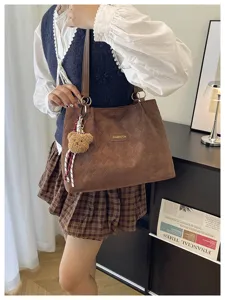 Borsa tote in velluto a coste marrone da donna, grande borsa a tracolla con orsetto.