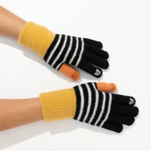 Gants tactiles en tricot rayés avec poignets jaunes pour hommes et femmes en hiver froid.