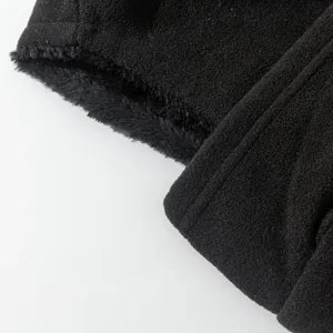 Detalle de capucha pasamontañas térmica de forro polar, mascarilla facial negra gruesa suave
