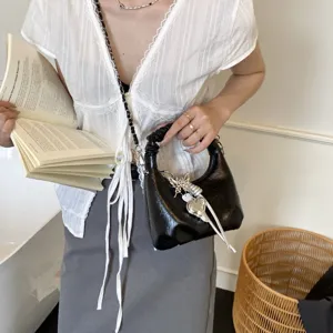 Koreanischer Stil geknitterte Hobo Handtasche für Damen, modische Sommer Kette Umhängetasche.