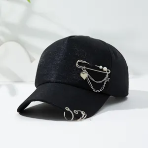Unisex Katoen Honkbalpet Streetwear Hip Hop Hoed Met Ketting Veiligheidsspeld Metalen Ring Parel Decor Verstelbare Zonbescherming