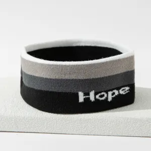 Cinta de pelo deportiva de punto a rayas con diseño bicolor y texto Hope para fitness.
