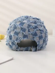 Casquette de baseball en jean élimée avec motif à carreaux et boucle réglable en métal.
