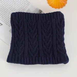 Dunkelblauer Strick-Halswärmer für den Winter, warmes Fleecefutter, ideal für Outdoor-Aktivitäten.