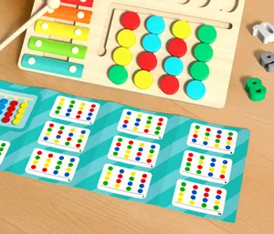 Giocattolo in legno multifunzionale 4 in 1 con xilofono, smistamento colori e giochi numerici.