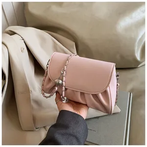 Chique roze PU lederen crossbody tas met ketting, stijlvolle zachte wolk tas voor dames zomer.