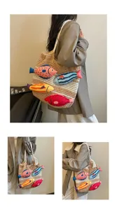 Detailansicht der handgefertigten Strick-Tasche mit bunten 3D-Fisch-Dekorationen für Damen.