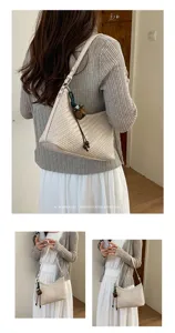 Chic woven shoulder bag for women, minimalist retro hobo bag, stylish daily commuter handbag.